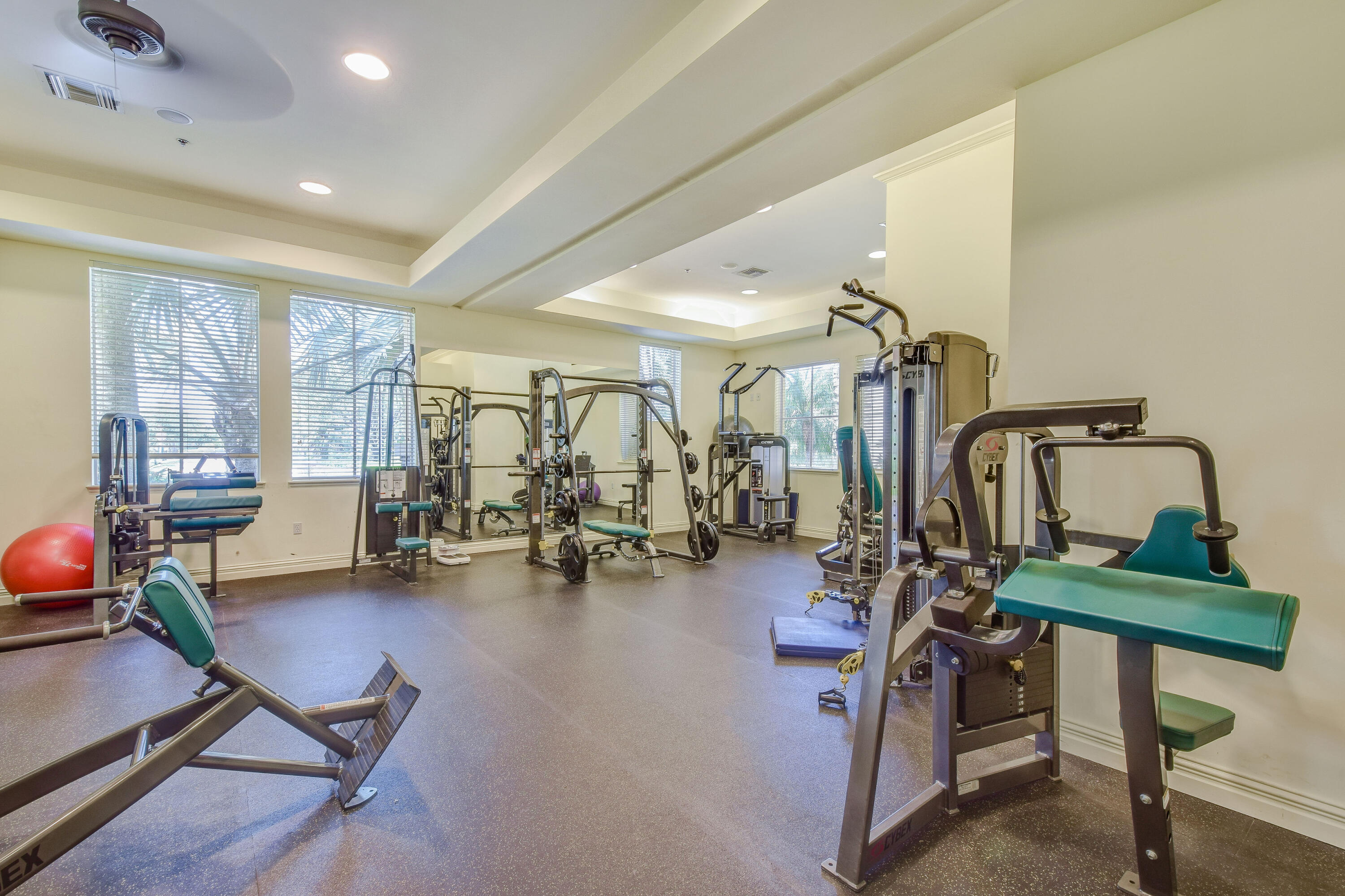 706 Duchess Court Palm Beach Gardens, FL 33410 - Photo 34 of 61 a view of a room with gym equipment