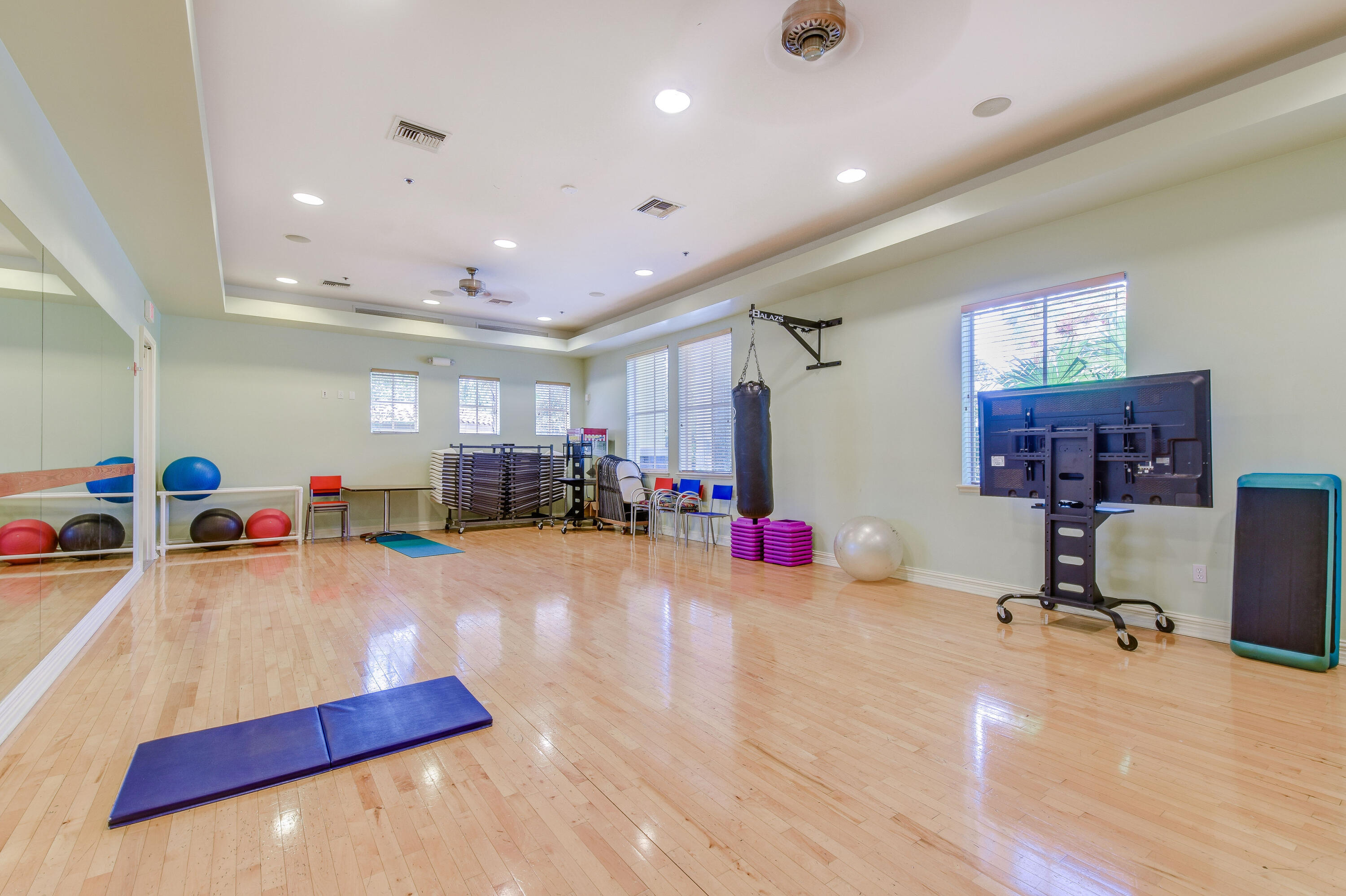 706 Duchess Court Palm Beach Gardens, FL 33410 - Photo 36 of 61 a room with furniture and a wooden floor
