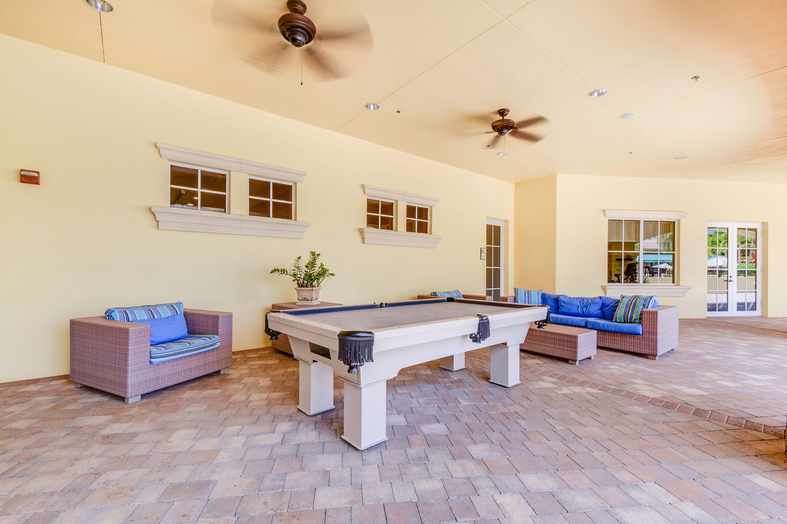 706 Duchess Court Palm Beach Gardens, FL 33410 - Photo 48 of 61 a living room with furniture