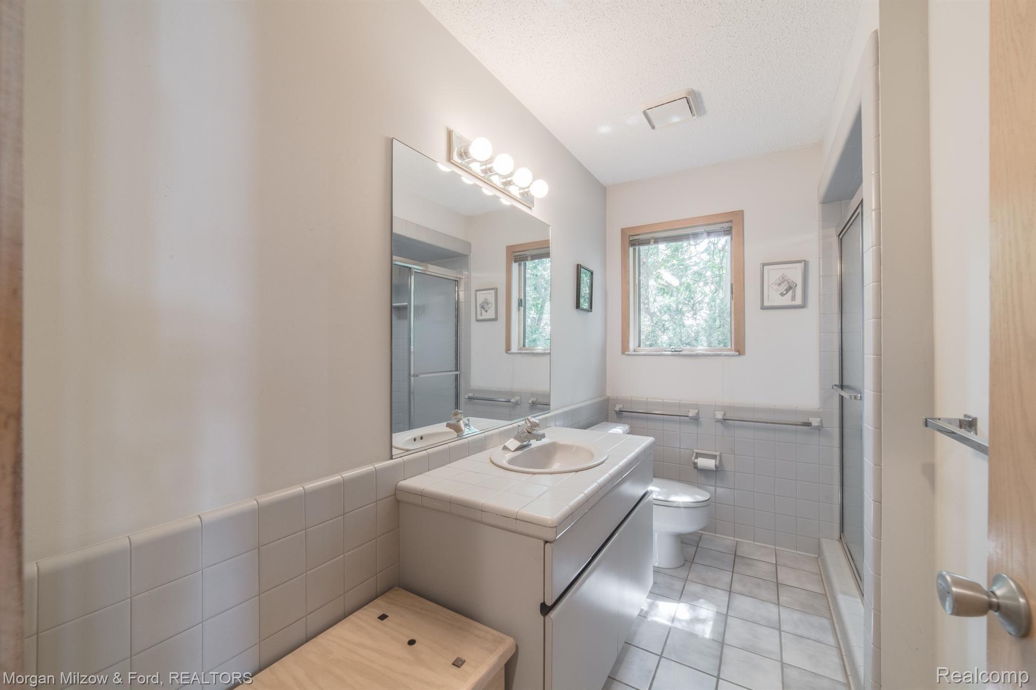 3810 Covert Road Waterford, MI 48328 - Photo 26 of 40 3810 Covert (12).jpg