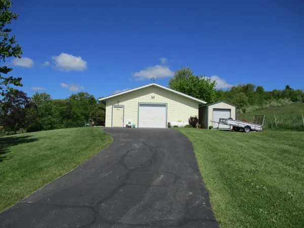 $495,000 | 30694 County Street West, Elroy, WI 53929