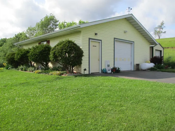 $495,000 | 30694 County Street West, Elroy, WI 53929