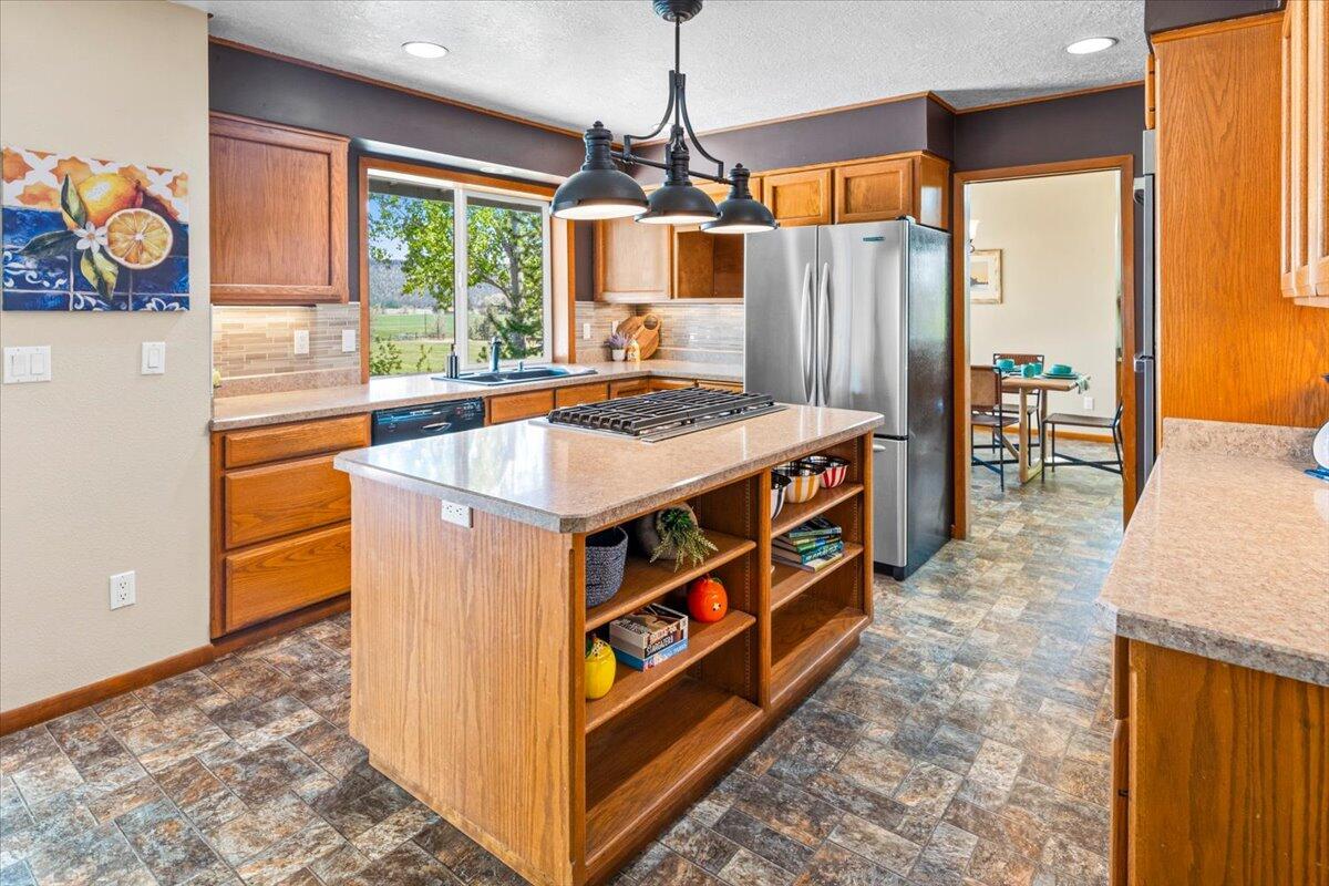 1176 North Barnes Road Prineville, OR 97754 - Photo 15 of 46 076-1176 NE Barnes Rd, Bend-76