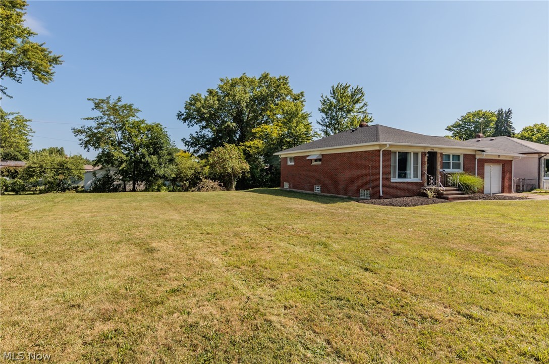 10906 Snow Road Cleveland, OH 44130 - Photo 3 of 48