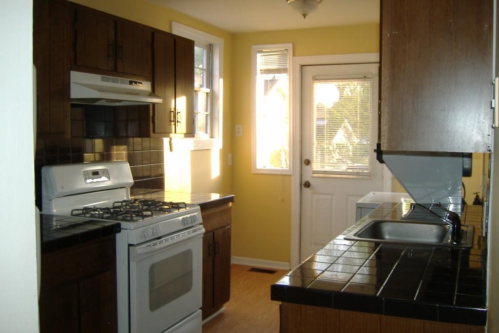 547 Elmwood Drive Northeast Atlanta, GA 30306 - Photo 8 of 44