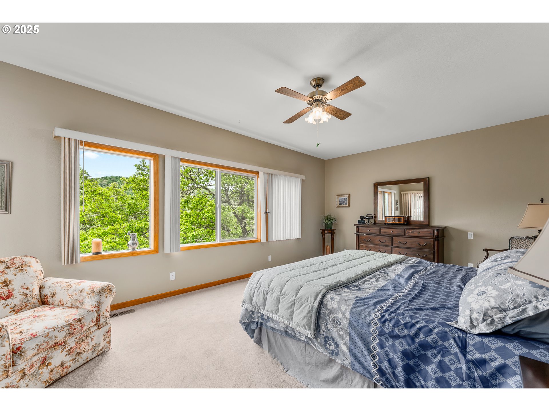 371 Rachel Lynn Way Roseburg, OR 97471 - Photo 13 of 34 a bedroom with a large bed and a window