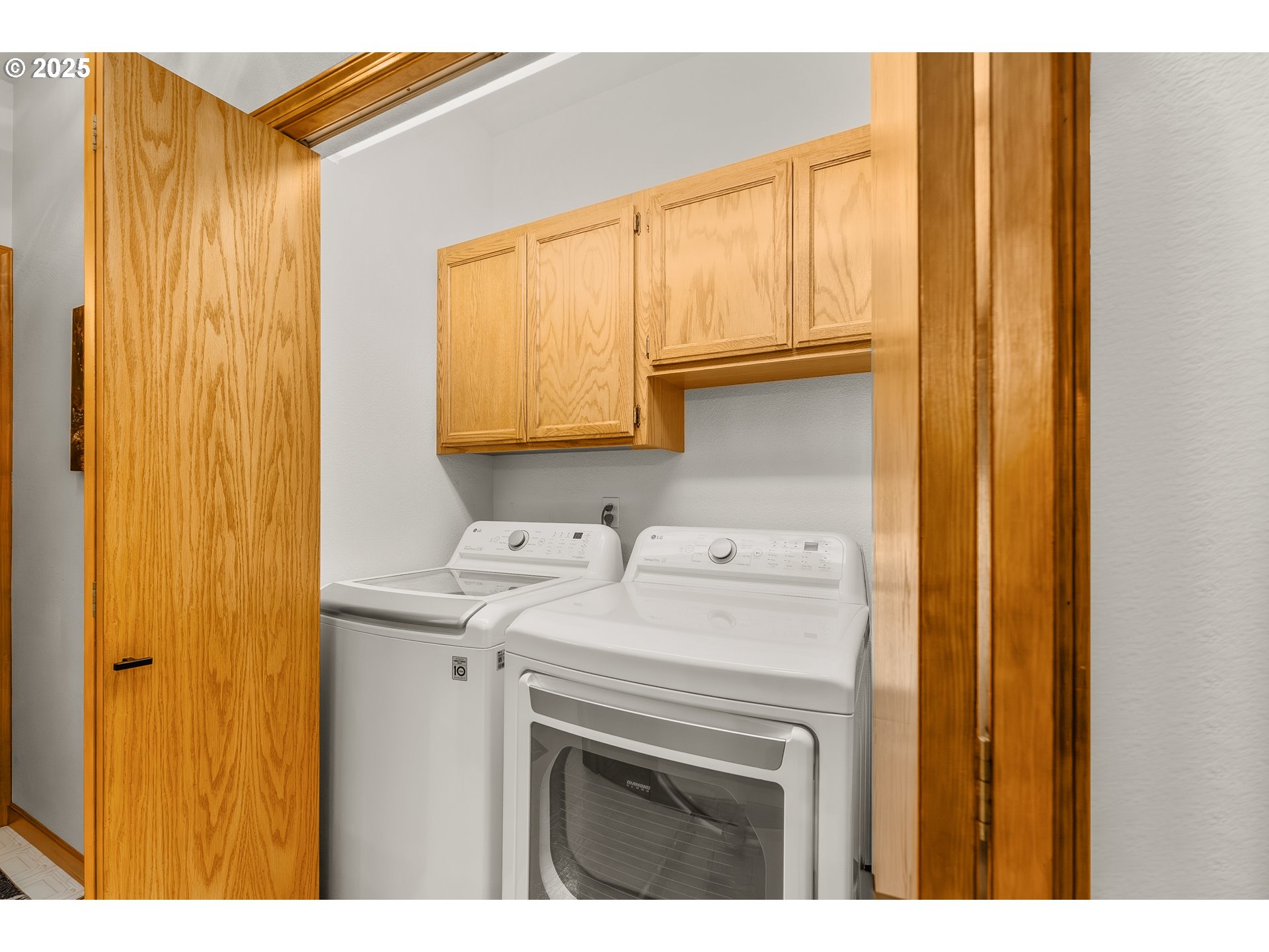 371 Rachel Lynn Way Roseburg, OR 97471 - Photo 23 of 34 a utility room with dryer and washer