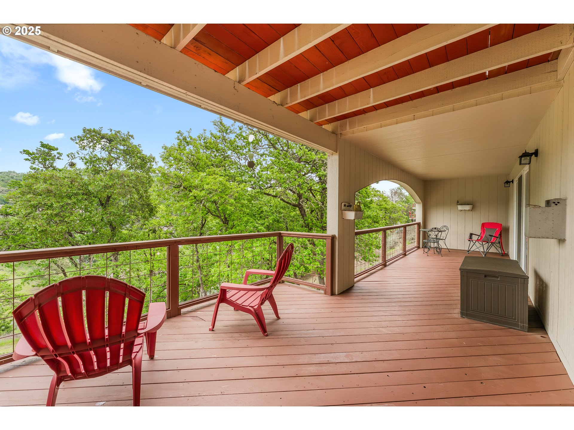 371 Rachel Lynn Way Roseburg, OR 97471 - Photo 26 of 34 a view of a chairs and table in patio