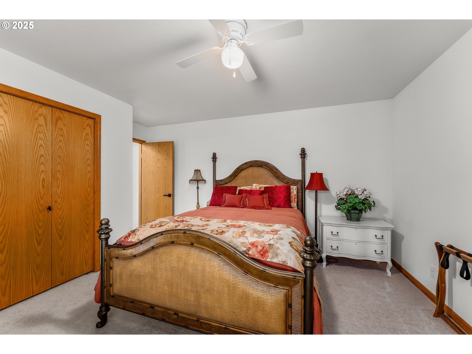 371 Rachel Lynn Way Roseburg, OR 97471 - Photo 29 of 34 a bedroom with a bed and a window