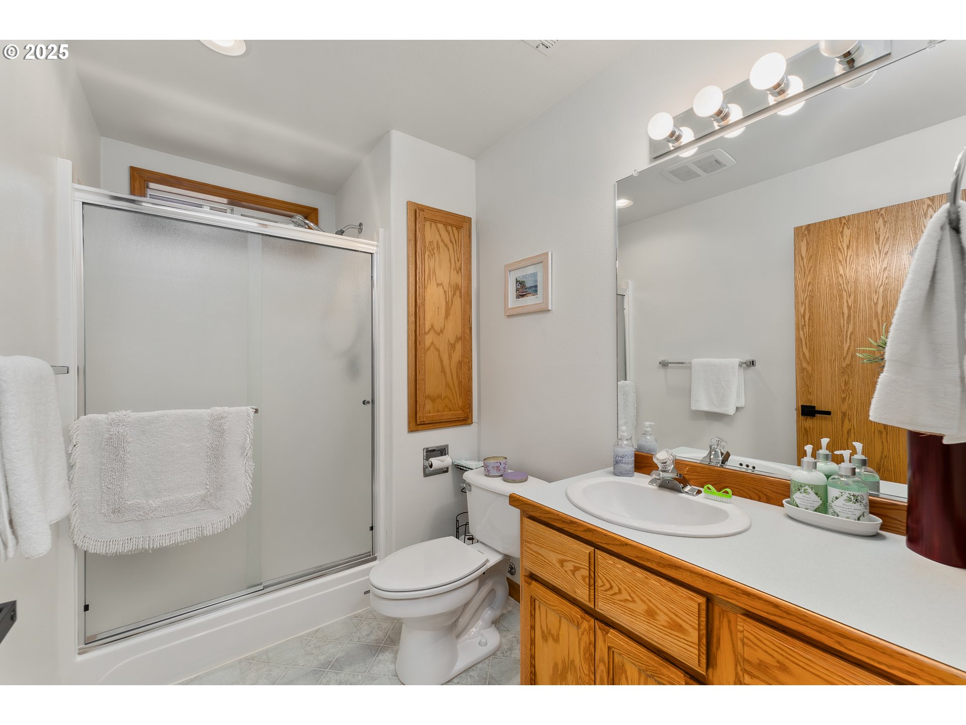371 Rachel Lynn Way Roseburg, OR 97471 - Photo 30 of 34 a bathroom with a sink a toilet and shower