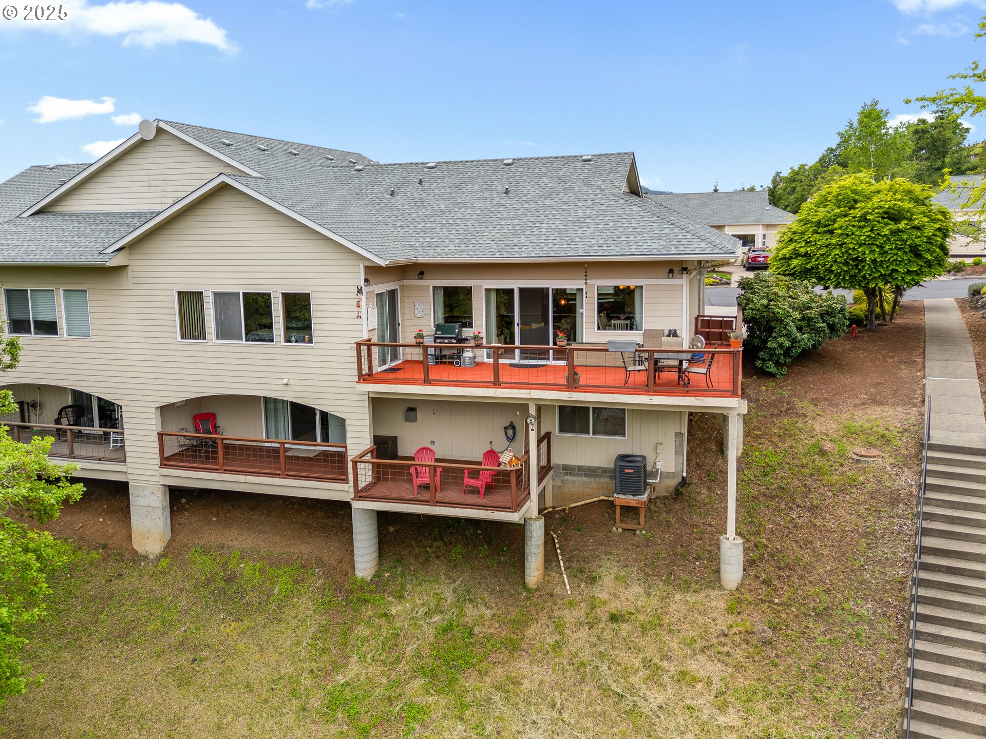 371 Rachel Lynn Way Roseburg, OR 97471 - Photo 32 of 34 a blue swimming pool is sitting in front of house