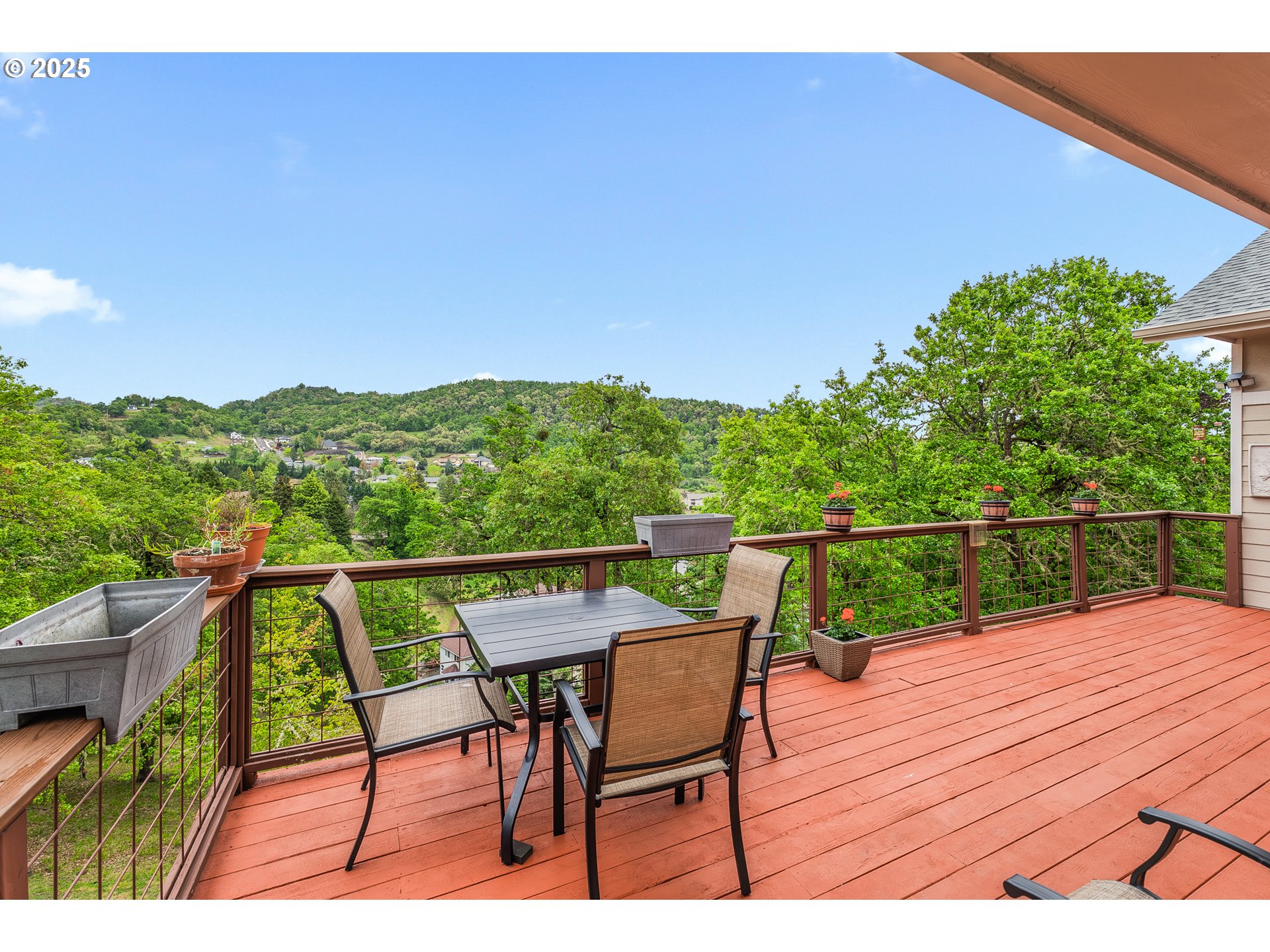 371 Rachel Lynn Way Roseburg, OR 97471 - Photo 5 of 34 a balcony with wooden floor table and chairs