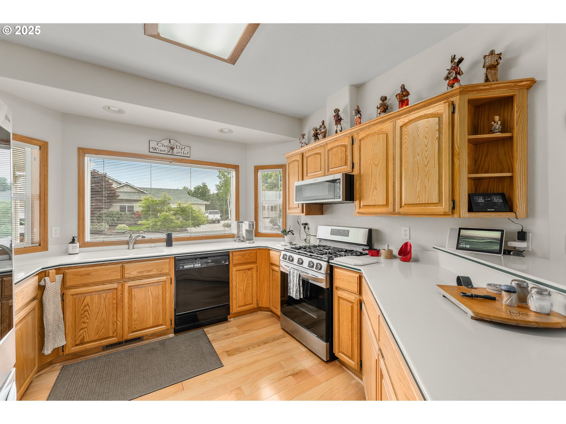 371 Rachel Lynn Way Roseburg, OR 97471 - Photo 9 of 34 a kitchen with stainless steel appliances granite countertop a stove sink and cabinets