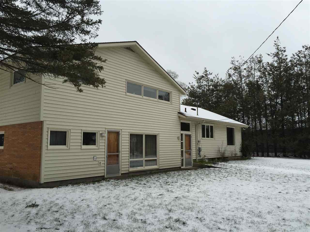 635 Sheridan Road Traverse City, MI 49686 - Photo 5 of 32 1814081-4.JPG