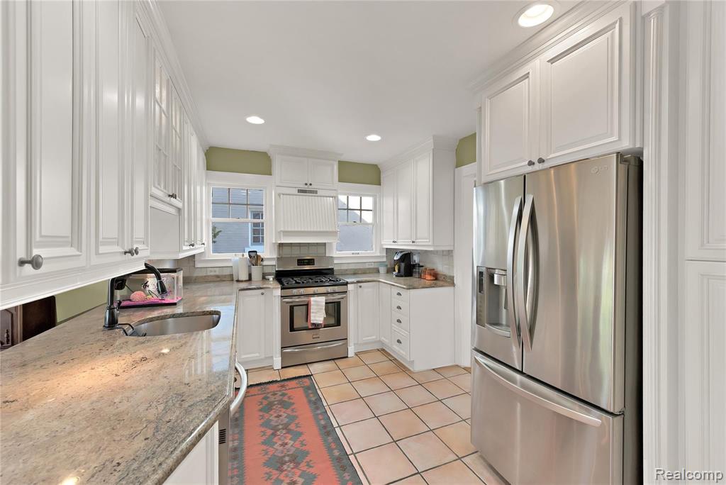 1317 Bishop Road Grosse Pointe Park, MI 48230 - Photo 15 of 42