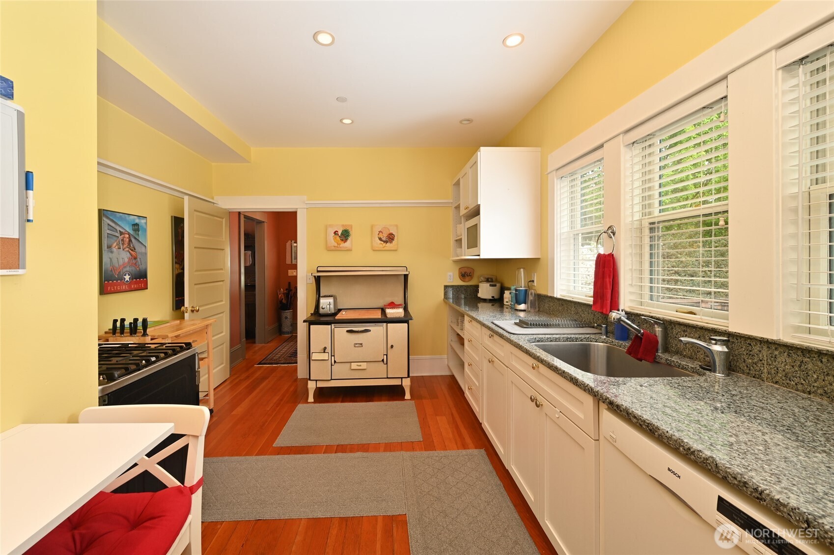 10425 East Riverside Drive Bothell, WA 98011 - Photo 26 of 40
