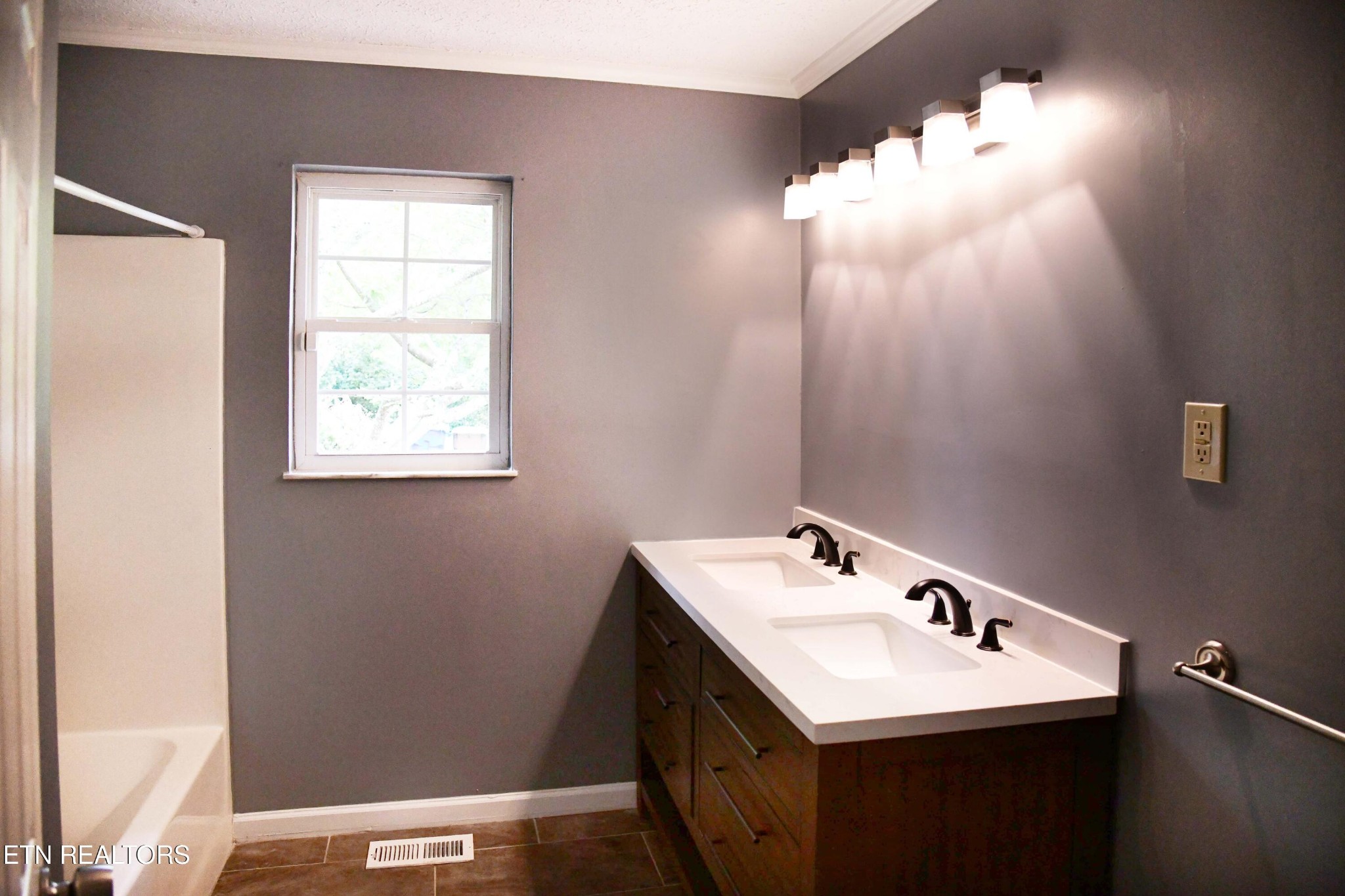 102 Henderson Lane Oak Ridge, TN 37830 - Photo 16 of 26 Gallery Image 16