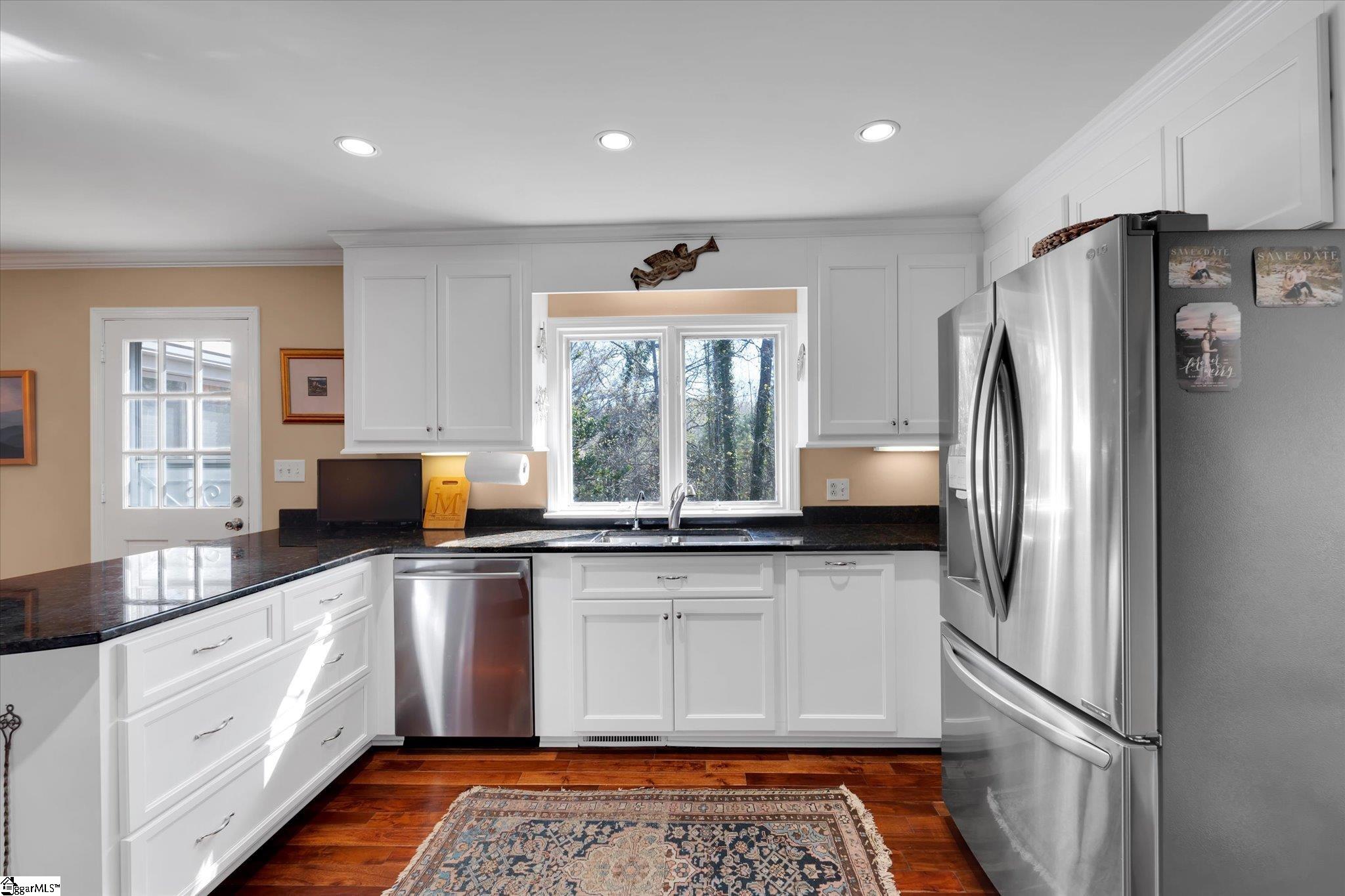 400 Longview Drive Laurens, SC 29360 - Photo 9 of 42