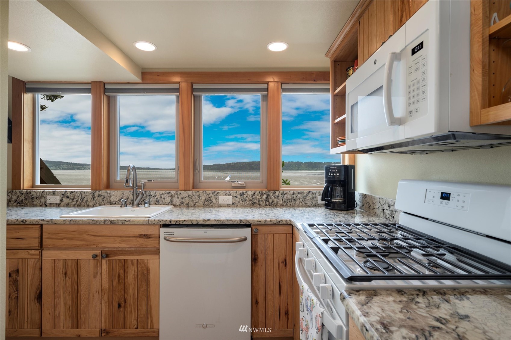 18288 Capet Zalsiluce Road La Conner, WA 98257 - Photo 9 of 40 Gallery Image 9