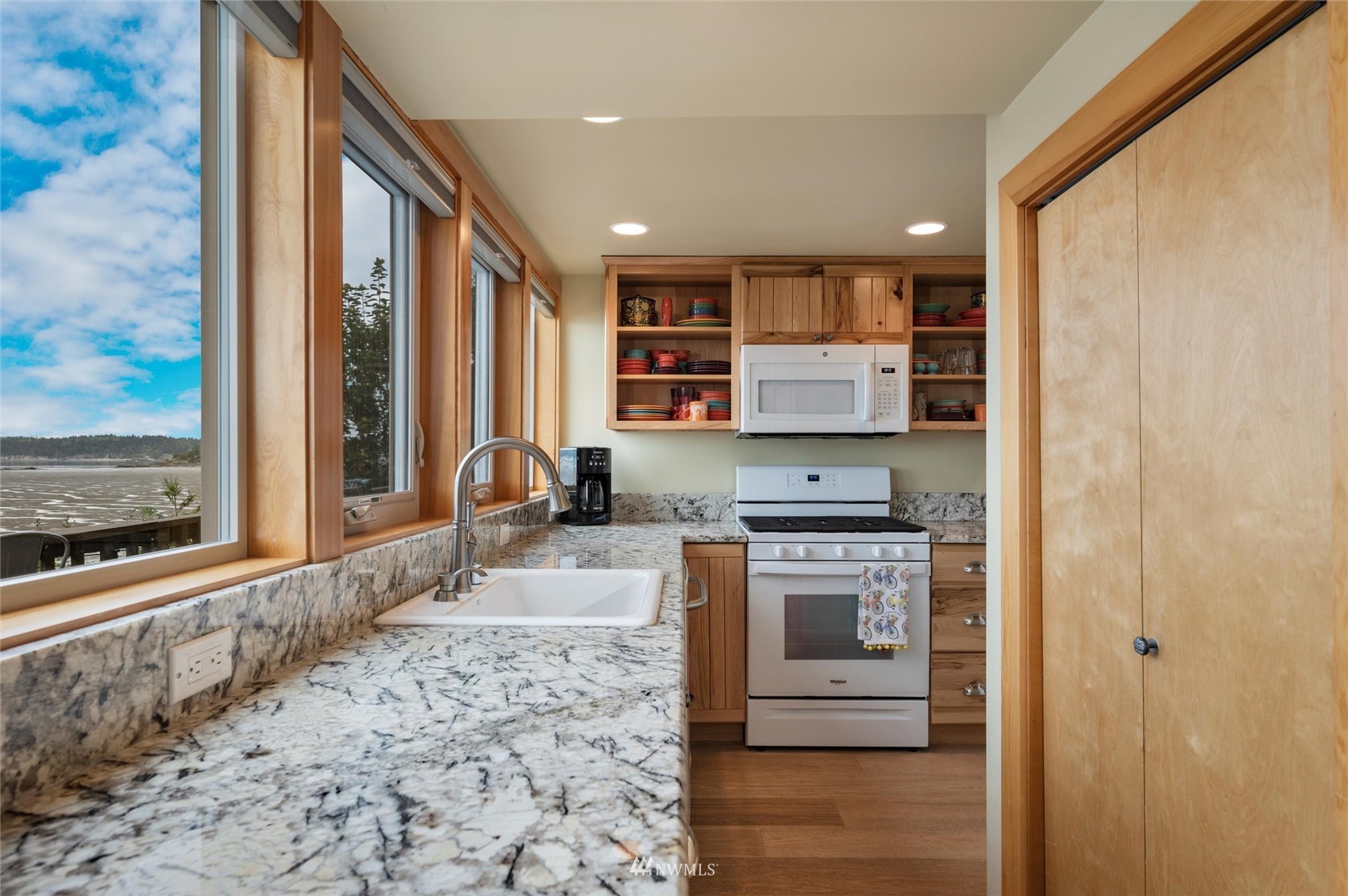 18288 Capet Zalsiluce Road La Conner, WA 98257 - Photo 10 of 40 Gallery Image 10