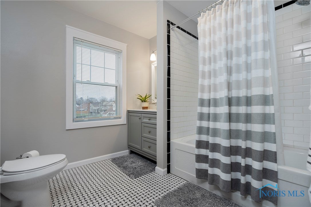 402 Eagle Point Road Rossford, OH 43460 - Photo 34 of 41 Gallery Image 34