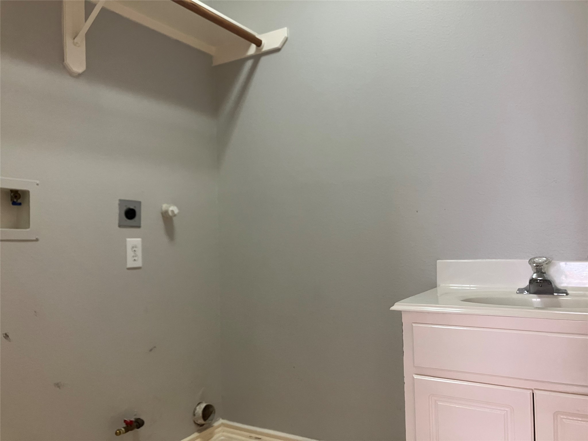 3402 Pebble Beach Lane Pearland, TX 77584 - Photo 23 of 31 a bathroom with a sink and vanity