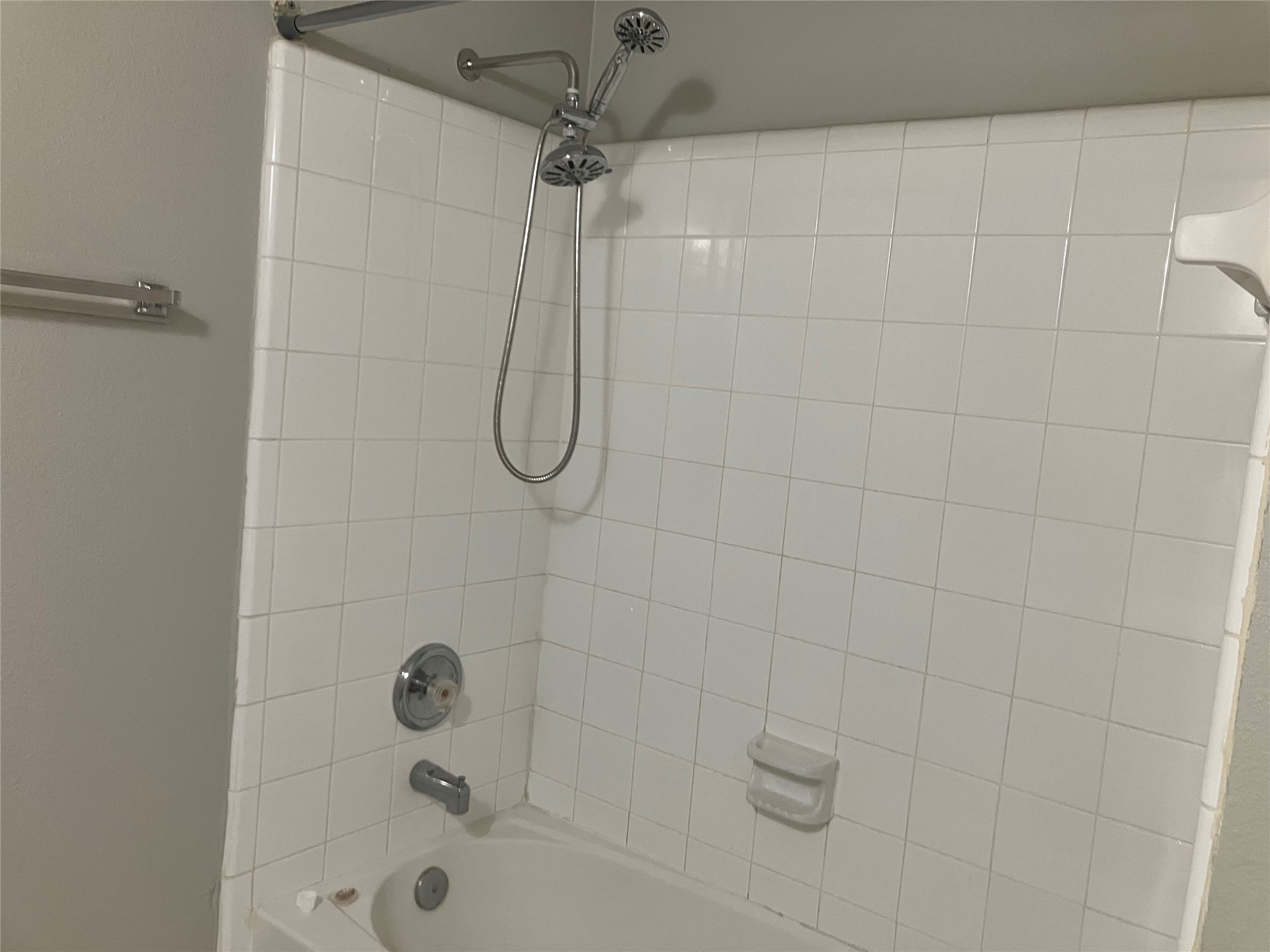 3402 Pebble Beach Lane Pearland, TX 77584 - Photo 25 of 31 a bathroom with a shower and a bathtub