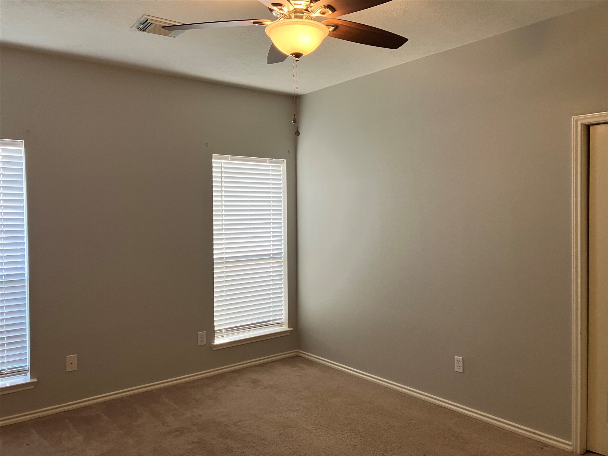 3402 Pebble Beach Lane Pearland, TX 77584 - Photo 28 of 31 an empty room with a window