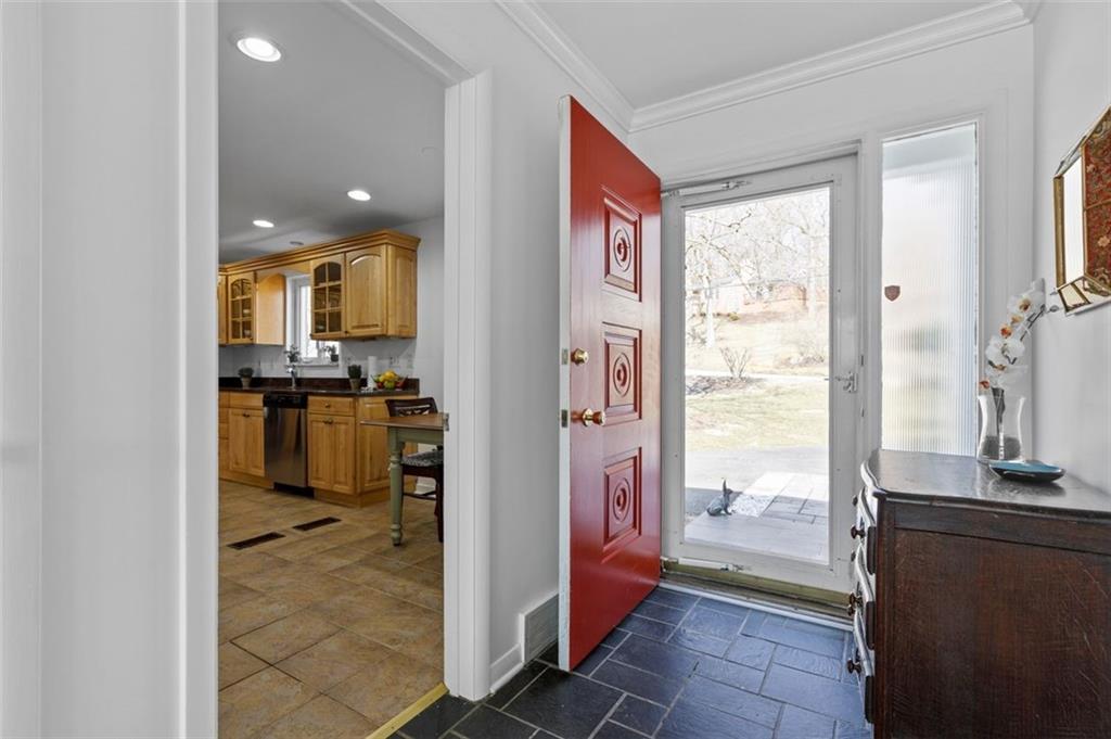 205 Farmington Road Pittsburgh, PA 15215 - Photo 3 of 25 Gallery Image 3