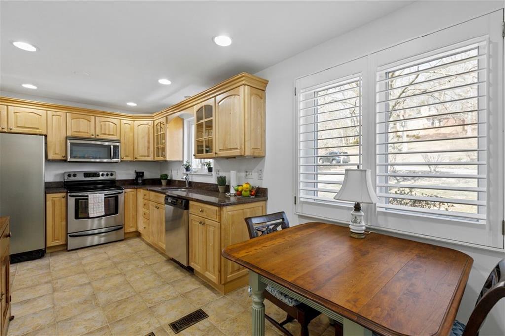 205 Farmington Road Pittsburgh, PA 15215 - Photo 4 of 25 Gallery Image 4