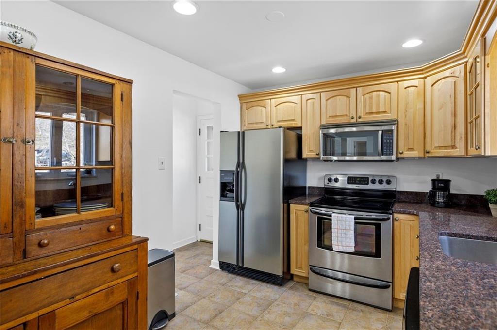 205 Farmington Road Pittsburgh, PA 15215 - Photo 6 of 25 Gallery Image 6