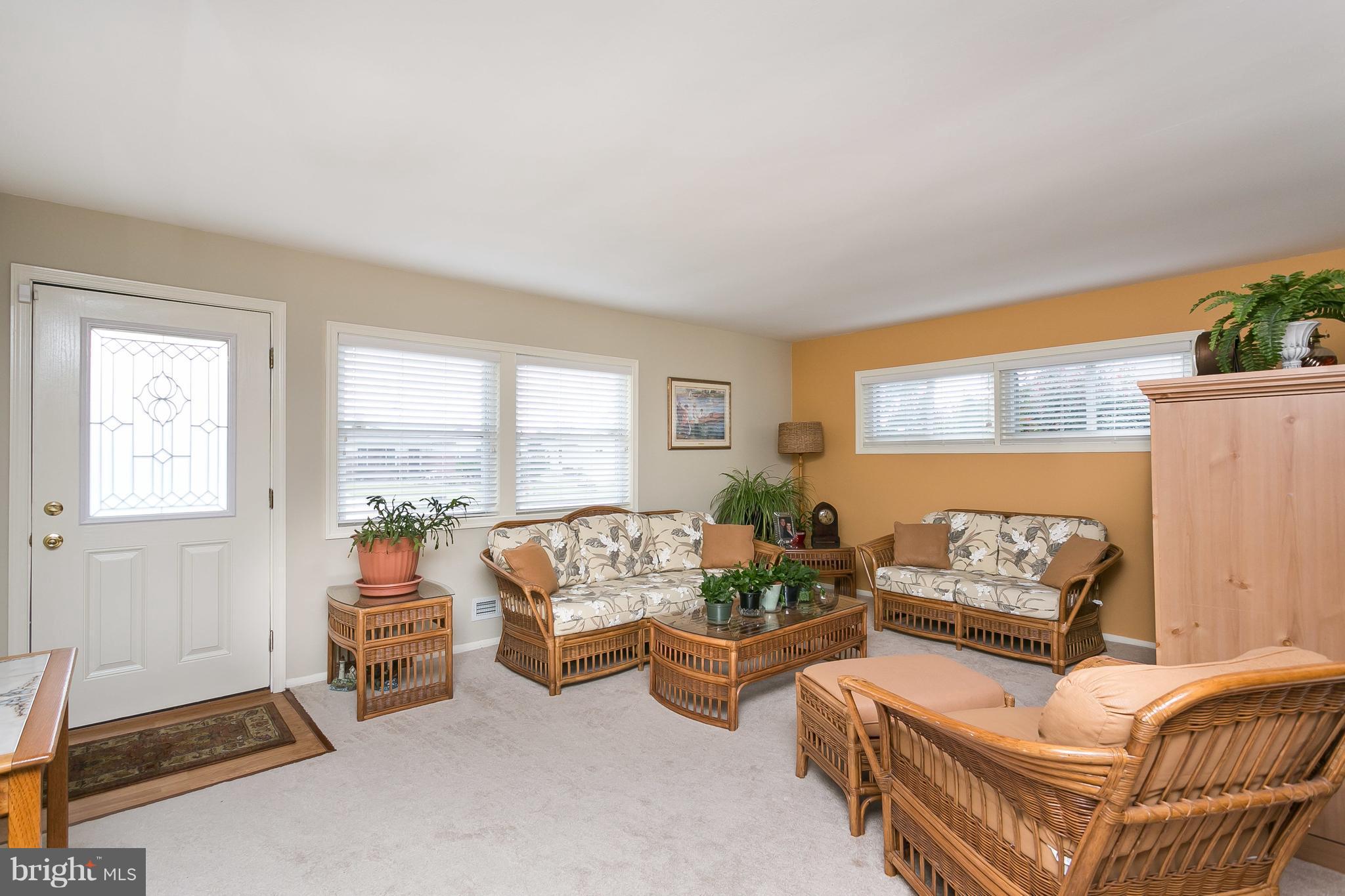 2444 Ellis Road Baltimore, MD 21234 - Photo 3 of 28 Warm & Inviting Living Room