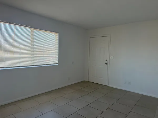 $1,200 | 2553 East Pueblo Avenue, Unit 1, Phoenix, AZ 85040