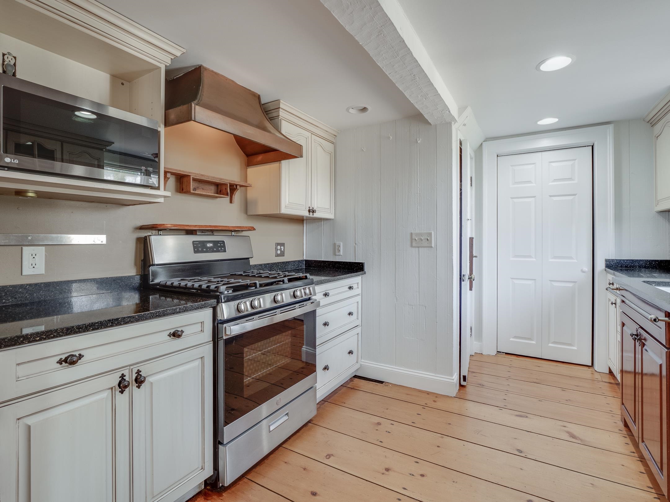 210 Daniel Plummer Road Goffstown, NH 03045 - Photo 7 of 19