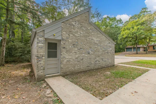 a view of a back yard of the house