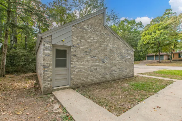 a view of a back yard of the house