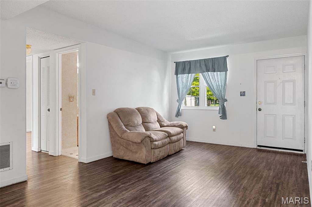 9134 Eager Road St. Louis, MO 63144 - Photo 4 of 41 Gallery Image 4