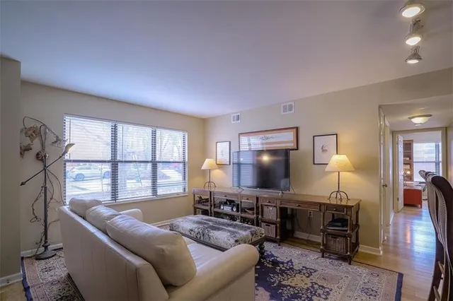 $199,900 | 935 Washington Street, Unit 104, Kansas City, MO 64105