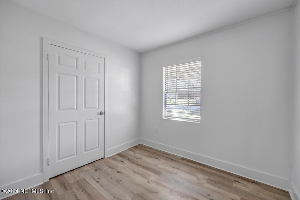 903 Royal Road St. Augustine, FL 32086 - Photo 26 of 32 a view of an empty room with wooden floor and a window