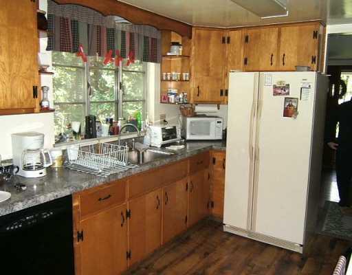 224 980th Road McDonald, PA 15057 - Photo 6 of 8 Kitchen.
