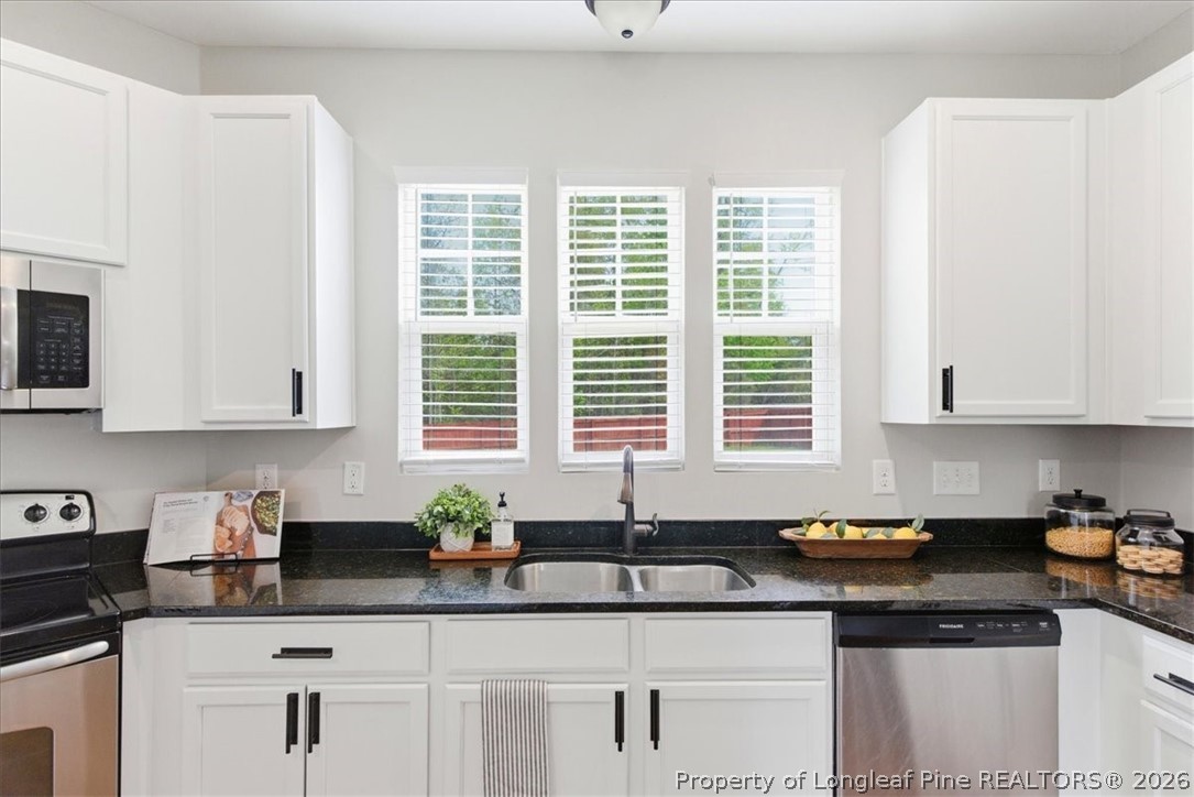 30 Salisbury Lane Spring Lake, NC 28390 - Photo 17 of 42 Kitchen