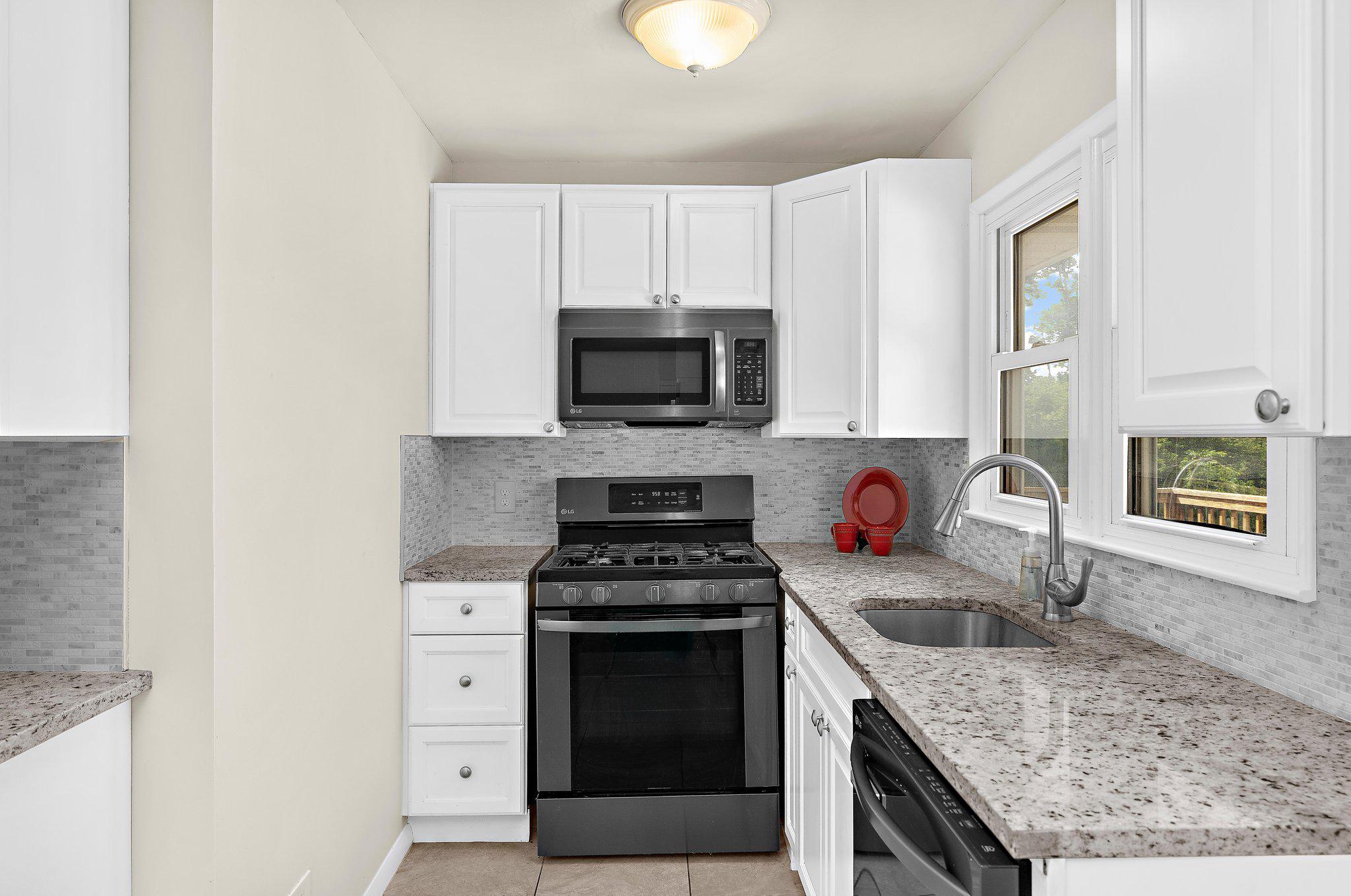 5822 Forest Hill Road Elkridge, MD 21075 - Photo 17 of 55 Modern kitchen with granite counters