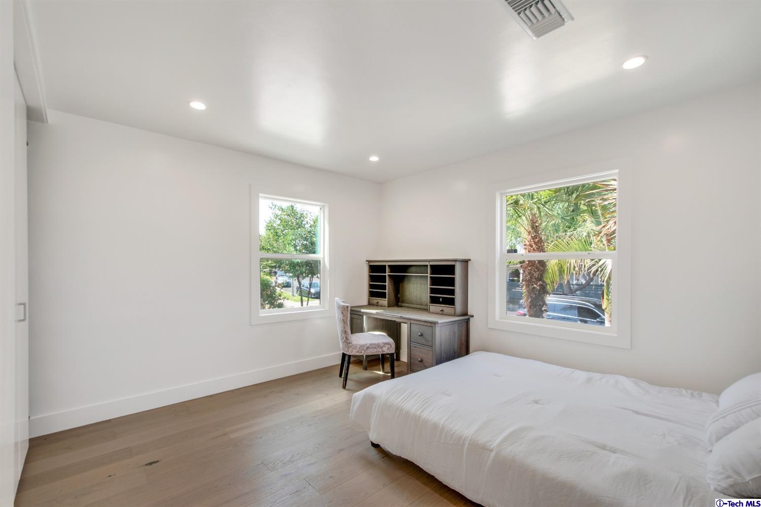 17804 Rhoda Street Encino, CA 91316 - Photo 8 of 24