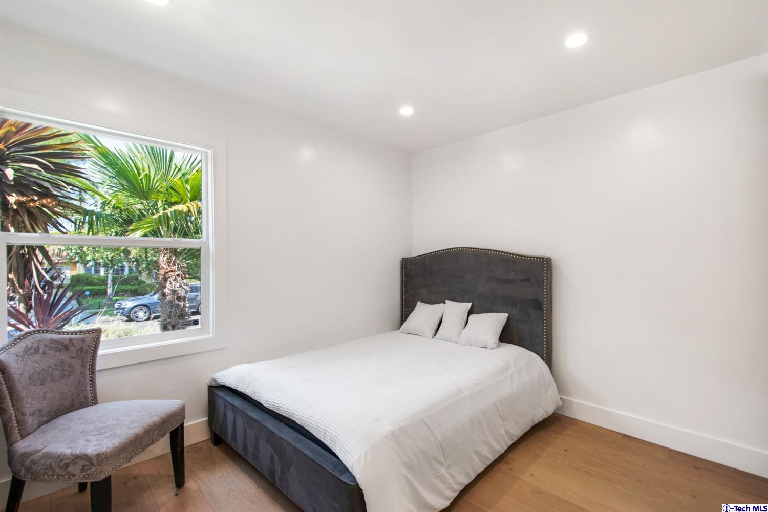 17804 Rhoda Street Encino, CA 91316 - Photo 9 of 24