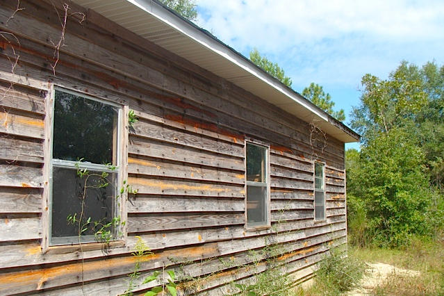 10.8-ac Joe Anderson Road DeFuniak Springs, FL 32433 - Photo 3 of 17 Side of Barn/Workshop