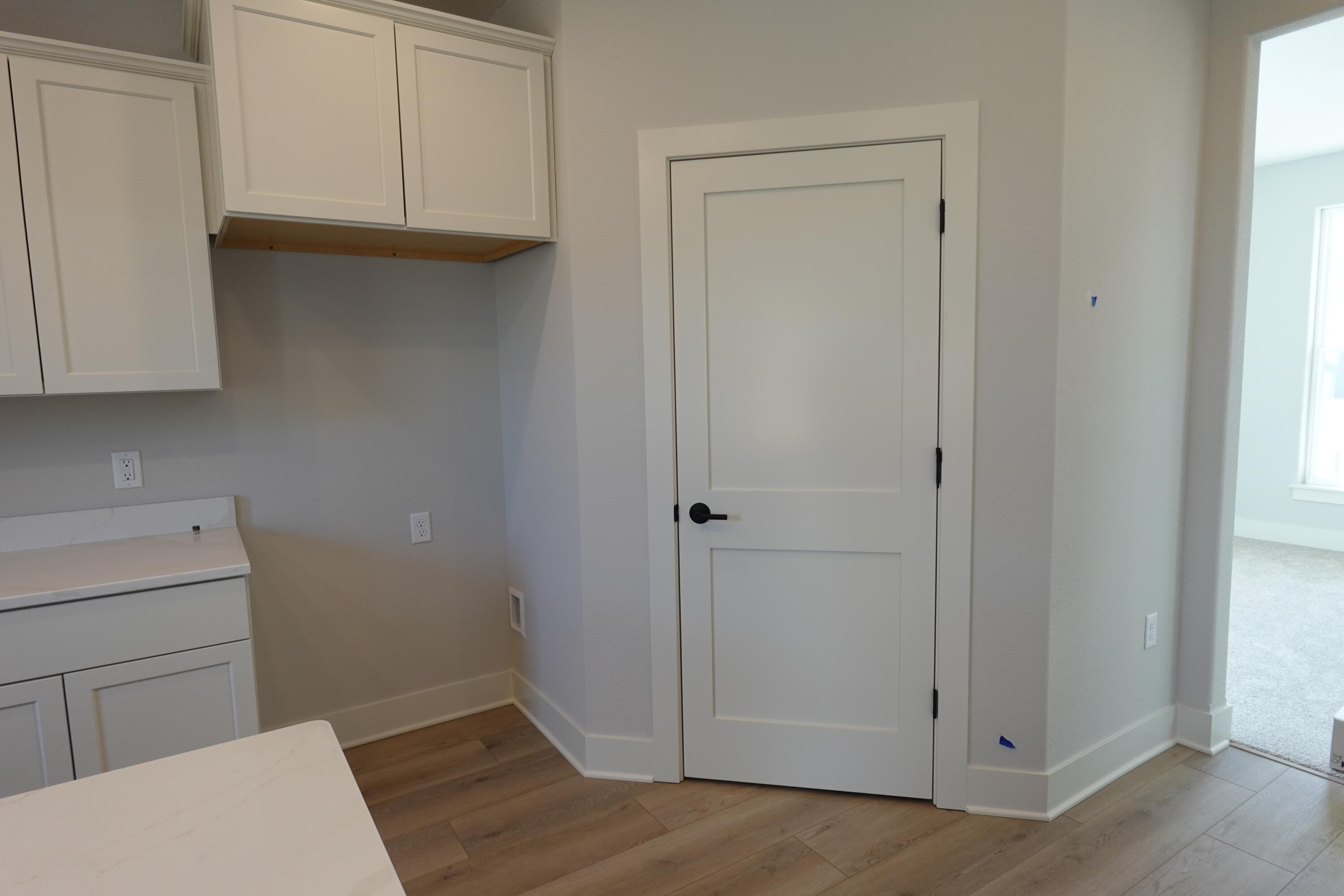 511 Woodside Court West Bend, WI 53095 - Photo 18 of 49 Kitchen/Pantry