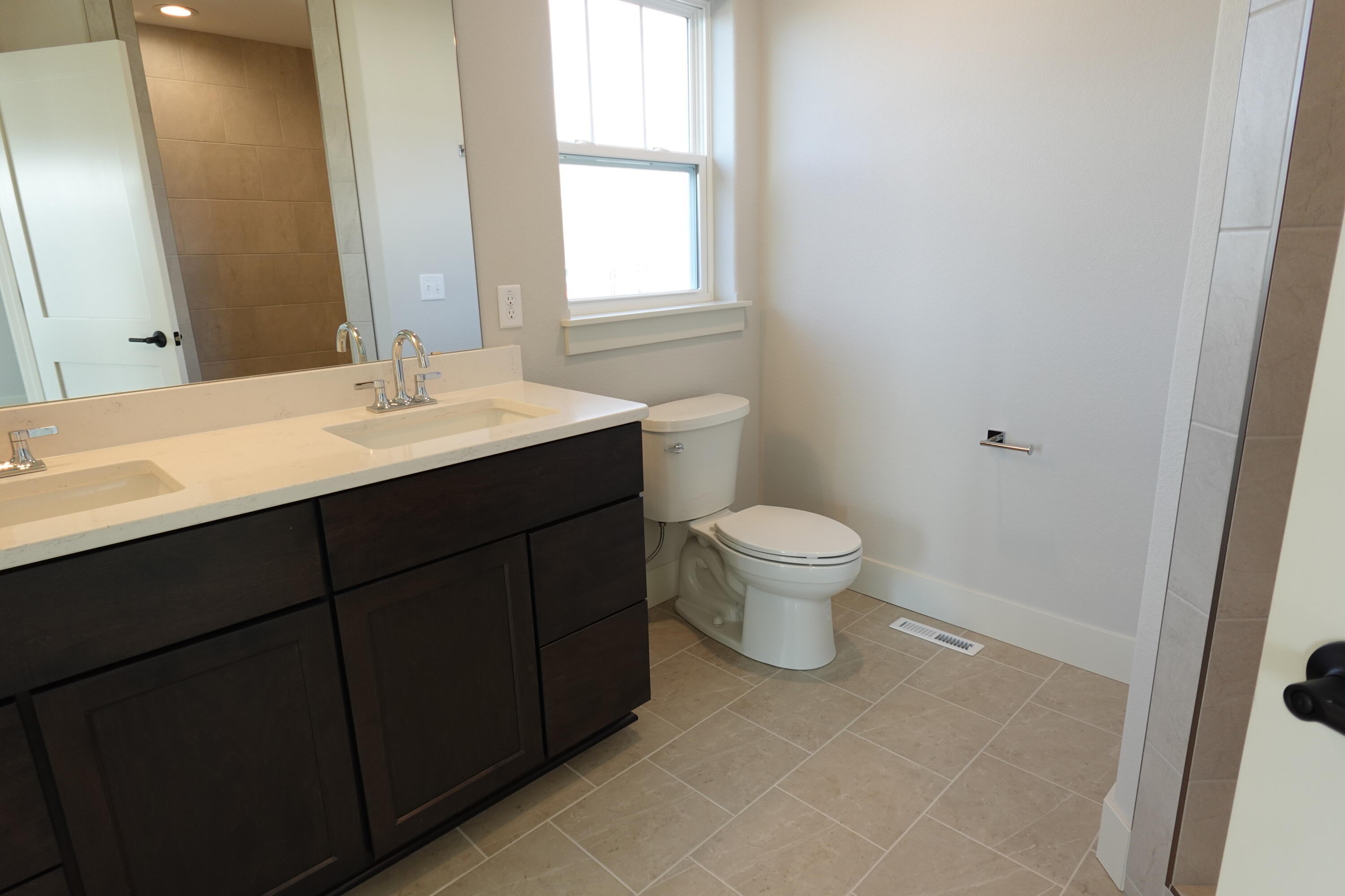 511 Woodside Court West Bend, WI 53095 - Photo 37 of 49 Master Bath