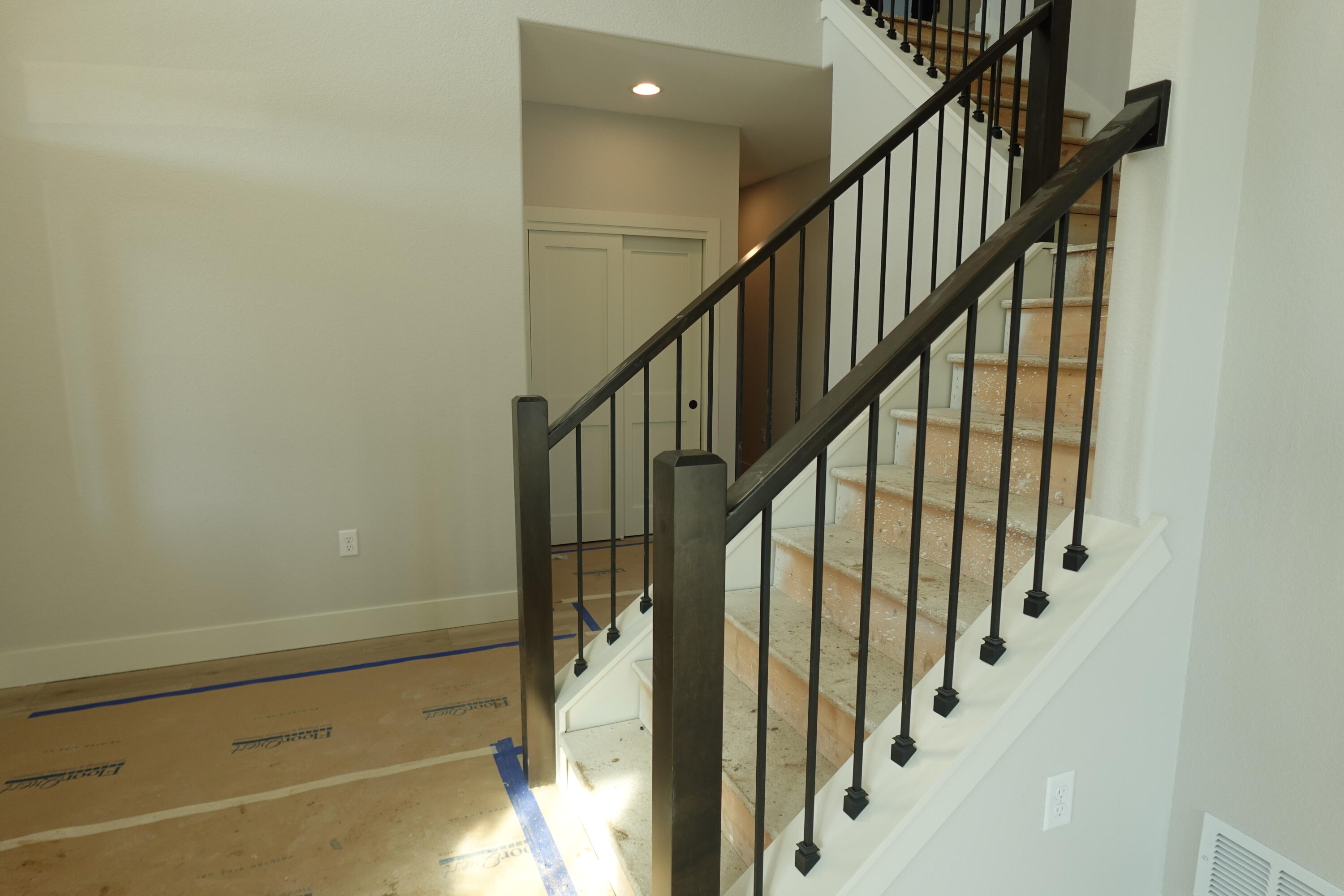 511 Woodside Court West Bend, WI 53095 - Photo 6 of 32 Foyer