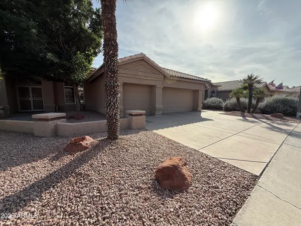 $2,850 | 6335 West Donald Drive, Glendale, AZ 85310
