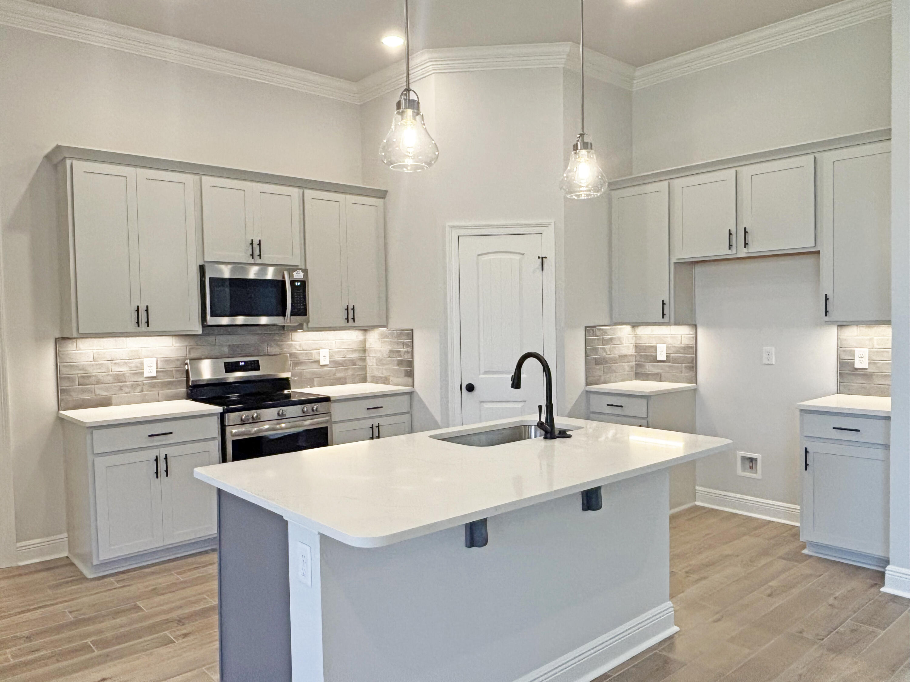 331 East Tweet Street Freeport, FL 32439 - Photo 3 of 19 IMG_0118